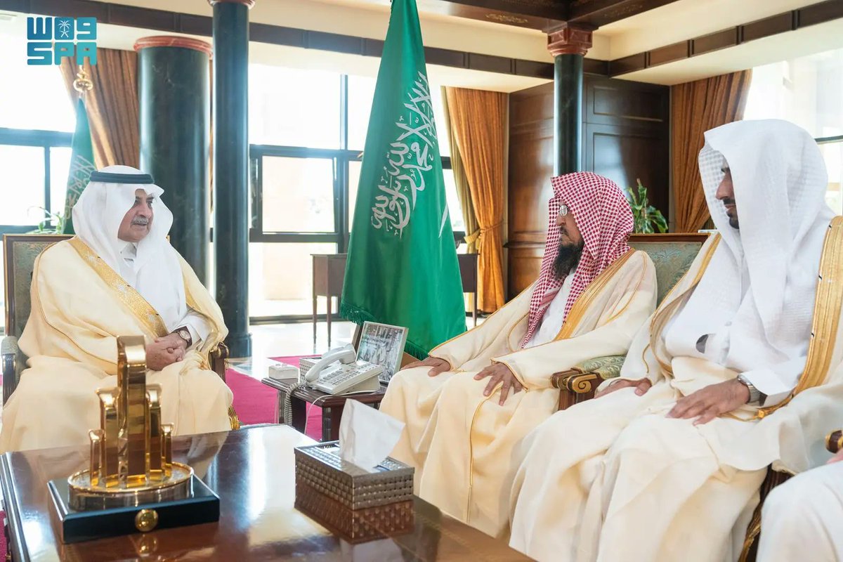 SPAregions's tweet photo. أمير تبوك يستقبل عضو هيئة كبار العلماء الشيخ يوسف بن سعيد.
https://t.co/ckKCqiksQ2
#واس https://t.co/o3Db57DBJ9