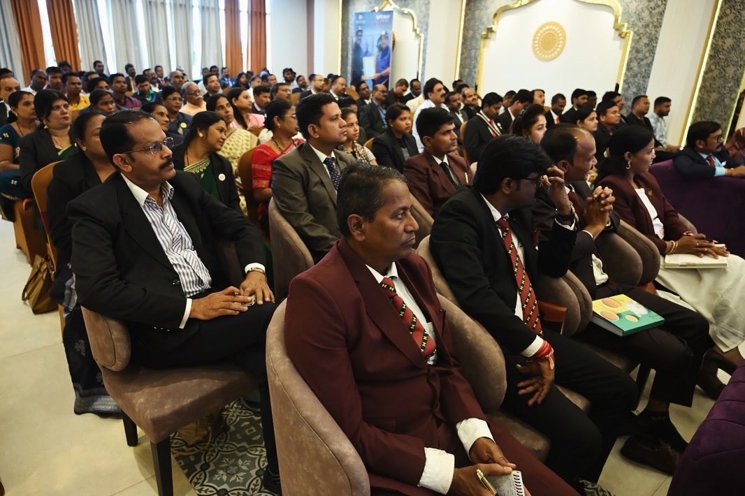 jainsanjay1231's tweet image. Grateful to have successfully hosted The Art of Networking in Bhubaneswar - an evening dedicated to conversations, connections, and collaboration.

Because when the right minds meet, new possibilities begin. ✨

#TheArtOfNetworking #NetworkingEvent #GrowthMindset #SanjayJain