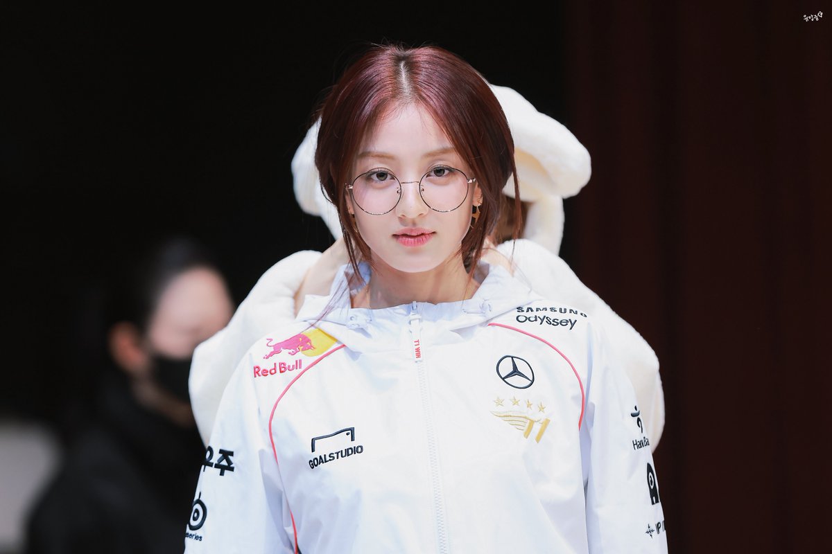 241214

" T1🏆 "

#TWICE #트와이스 #トゥワイス #지효 #JIHYO #ジヒョ