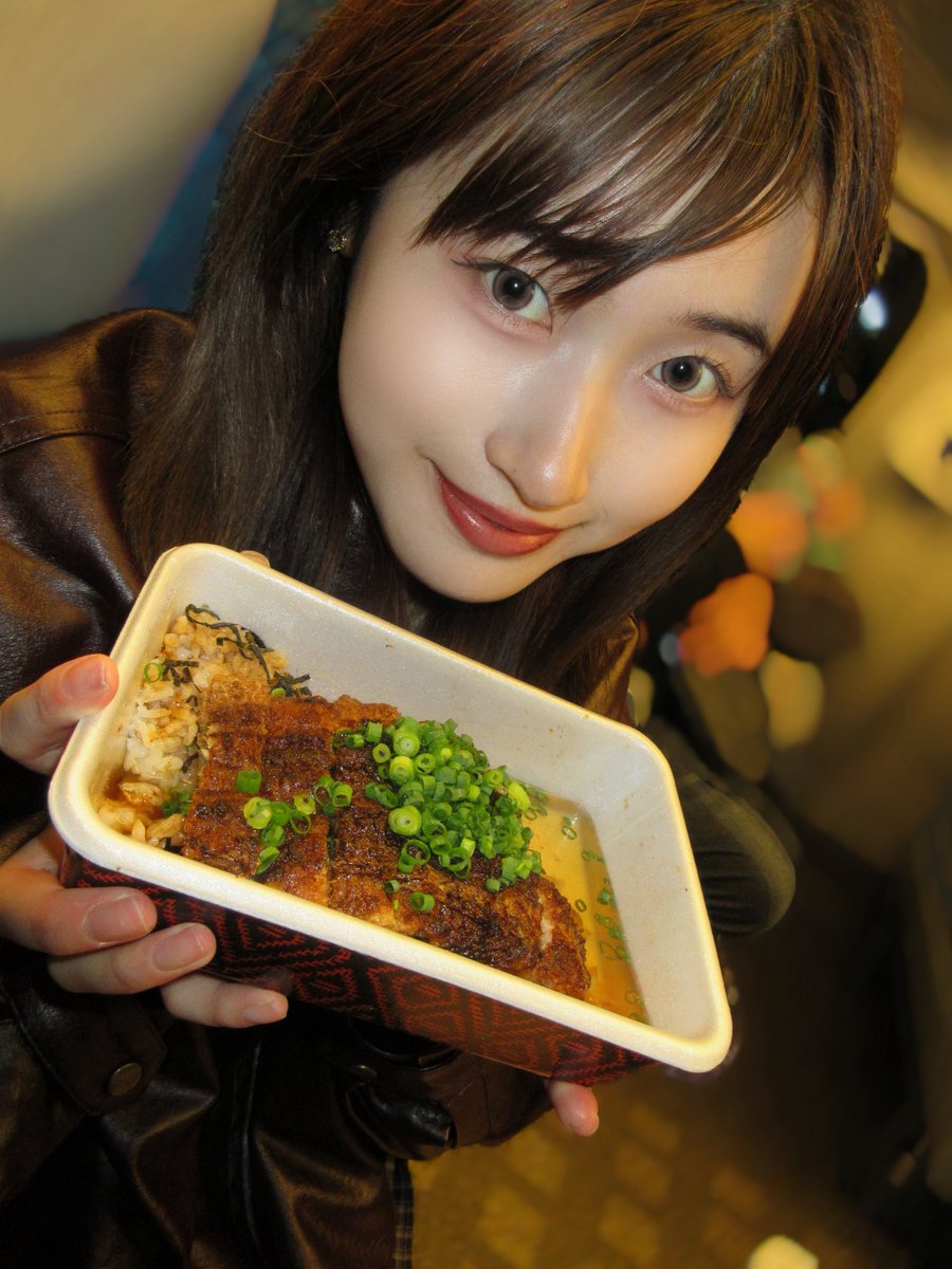 anjouyuna0101's tweet image. クラフトビール総選挙in名古屋
雨の中来てくれた方ありがとう😊

ひつまぶし諦めたと🆙したら
ひつまぶし差し入れもらいました🥰
めちゃくちゃ嬉しかった！
ありがとうございます✨️
新幹線で食べました😋🍴✨