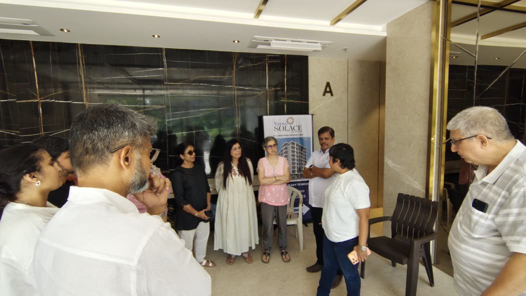 hetalgalabjp's tweet image. Also visited Veena Building, Linking Road, Santacruz West, to meet the residents.
Glad to see everyone happy and satisfied with the civic works completed around the building! 

#SantacruzWest #Ward97 #CivicDevelopment #PublicService #CommunityFirst
@ShelarAshish ji @AmeetSatam ji…