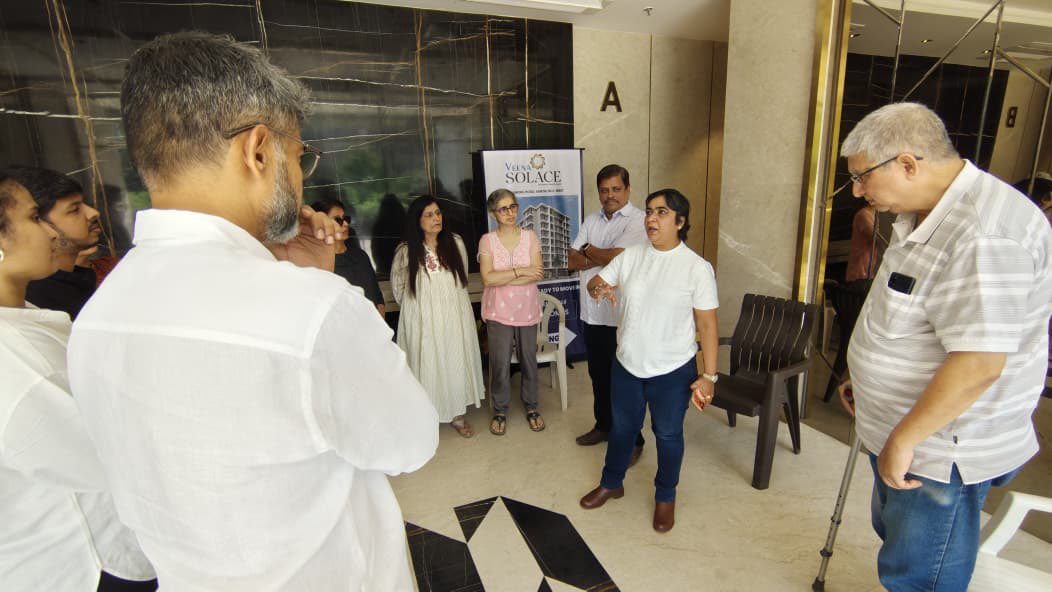hetalgalabjp's tweet image. Also visited Veena Building, Linking Road, Santacruz West, to meet the residents.
Glad to see everyone happy and satisfied with the civic works completed around the building! 

#SantacruzWest #Ward97 #CivicDevelopment #PublicService #CommunityFirst
@ShelarAshish ji @AmeetSatam ji…