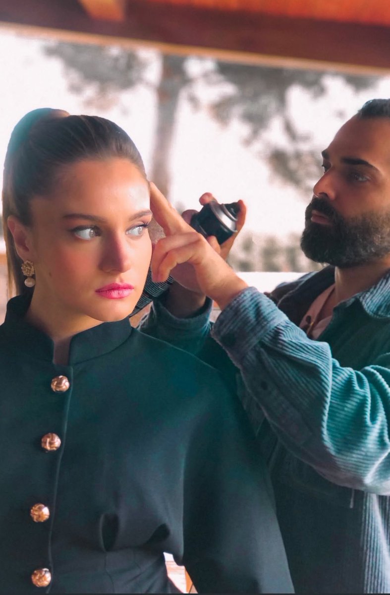 iixrcu's tweet image. Miray from the set of Hudutsuz Seveda
I missed her🥺#MirayDaner