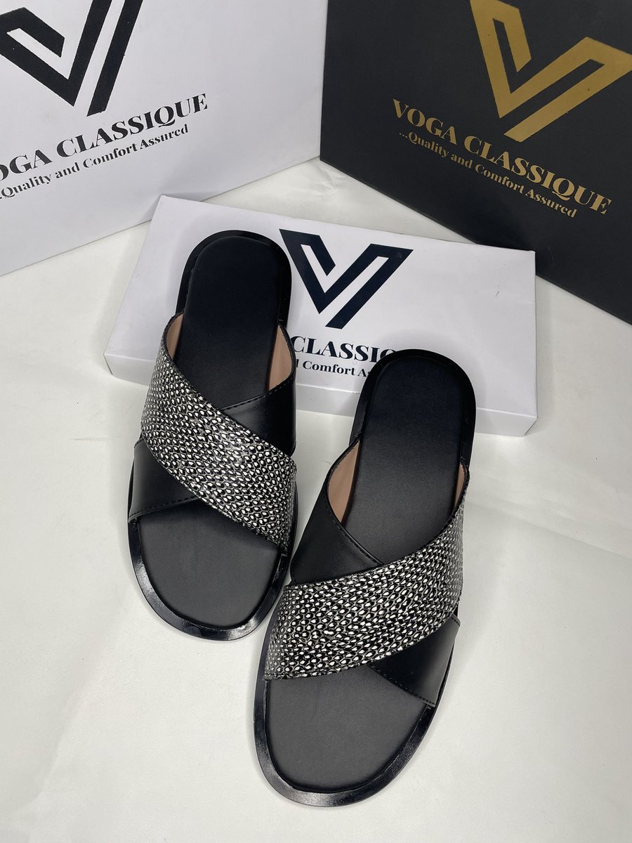 HANDCRAFTED FOOTWEAR 
                        BY
VOGA CLASSIQUE 

PRICE:₦10,000

PRODUCTION DURATION:7 working days