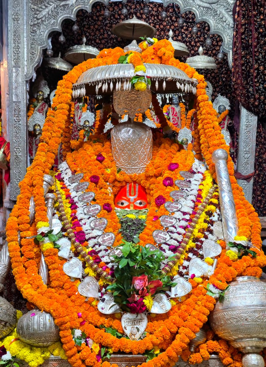 Krishna48809571's tweet image. भटक भटक के ये जग हारा, संकट में कोई दिया ना साथ।
सुलझ गई हर एक समस्या, श्याम ने जब से पकड़ा हाथ।।   
           🙏🌺।। जय श्री श्याम।।🌺🙏