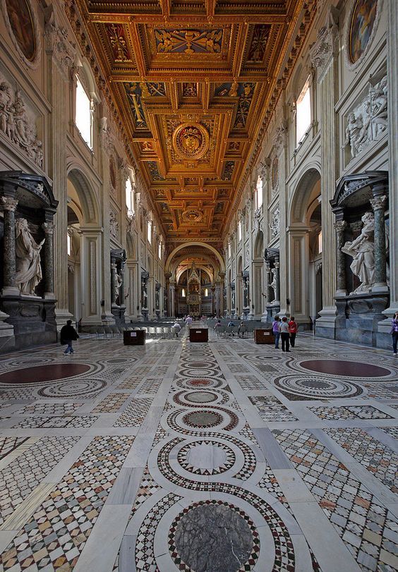 SacerdosMariae's tweet image. Hoy celebramos la Dedicación de la Basílica de Letrán, la “madre y cabeza de todas las iglesias de Roma y del mundo”. No es solo una fiesta de piedra y mármol, sino una proclamación viva: la Iglesia es templo de Dios y cada uno de nosotros lo somos también.

1️⃣ En la primera…