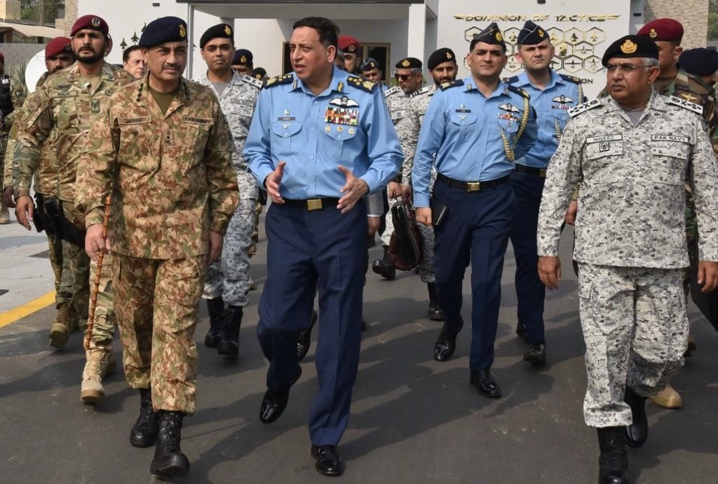 PakistanFauj's tweet image. Unnecessary Criticism on 27th Constitutional Amendment

The amendment is about modernisation and clarity, not concentration of power.

Purpose of the Amendment

▪️27th Amendment aims to modernise defence management in line with global military models.

▪️Seeks to eliminate…