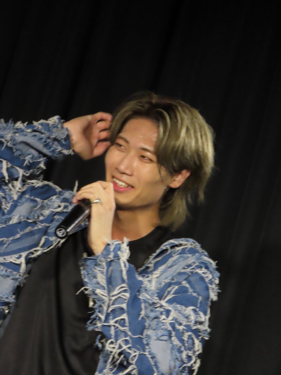 masakazu428's tweet photo. One of one Love &amp; RYO 長尺ライブ！ 日時：2025年11月9日(日)
りょうすけくん
調子乗って赤チェキ浮気しちゃったよｗｗｗ
かっこよかったな～ｗ
あまりおしゃべりはまだなれていないかな

#札幌 #北海道 #ライブプロ #札幌のイケメン #北海道のイケメン #りょうすけ #NC8 https://t.co/HTDxGdmcDi https://t.co/48phCJqR8i