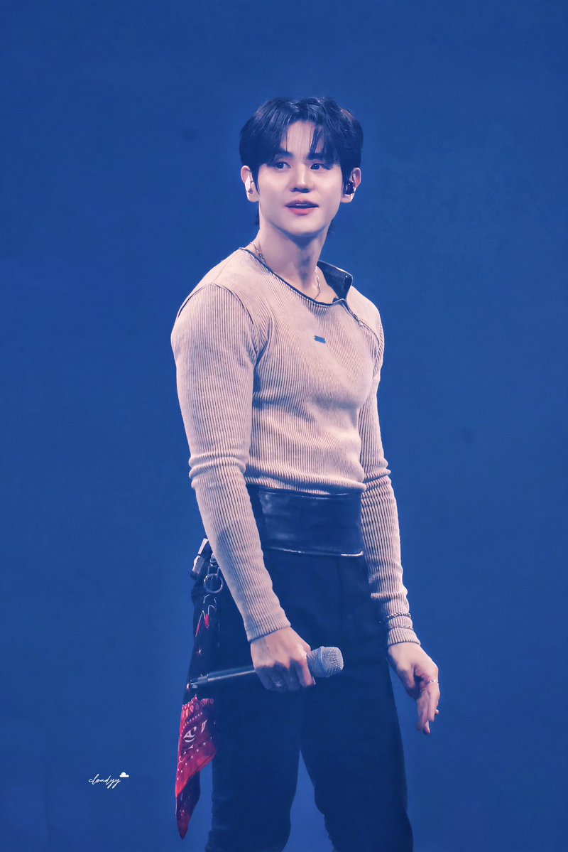 cloudyyhilight's tweet image. 251108 스카이페스티벌

비율 진짜 장난 아니다 

#하이라이트 #HIGHLIGHT #비스트 #BEAST 
#양요섭 #요섭 #YANGYOSEOP