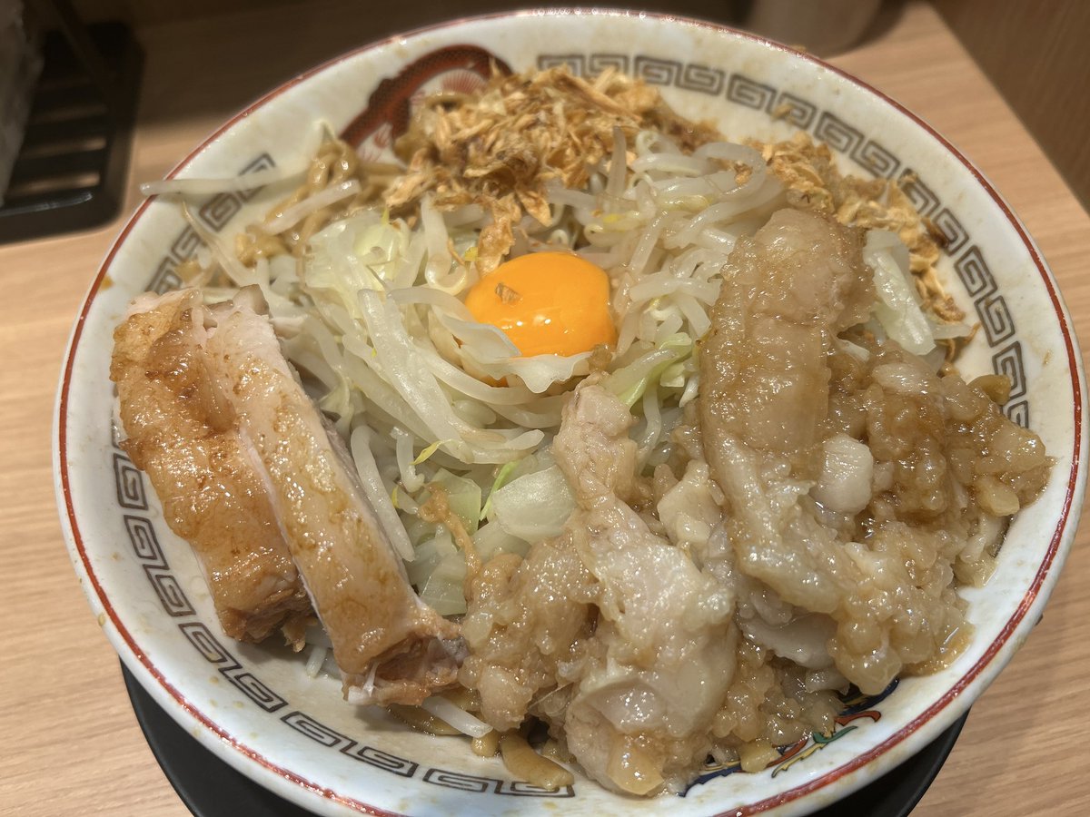 yama_jin_hihaaa's tweet photo. 豚山＠大船
大汁なし🤤
ふわふわの神ぶた🤤
モッチモッチの麺🤤
背脂最高🙆
豚山さん…。うっめぇ〜🤤
ごちそうさん🫰 https://t.co/rOZIzvVMiN
