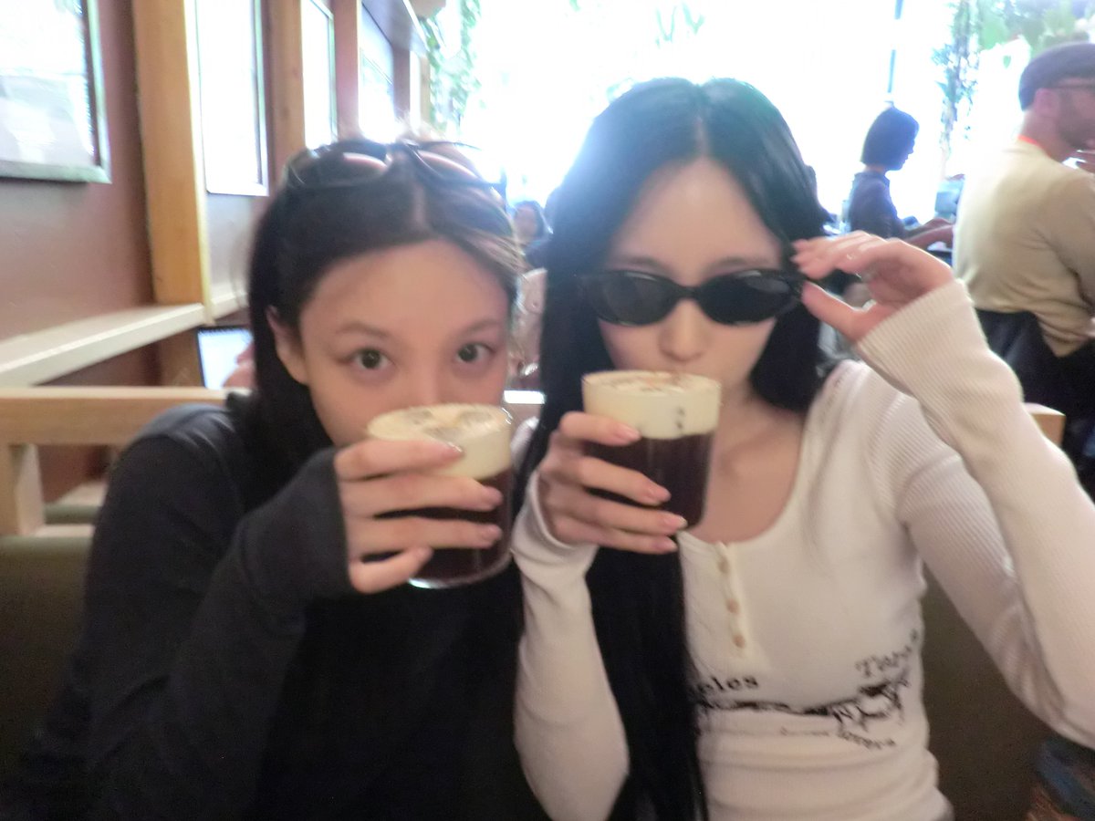 godmitzu's tweet photo. MINA AND NAYEON COFFEE DATE PICS FROM NAYEON OMG https://t.co/uj7ndOsmi3