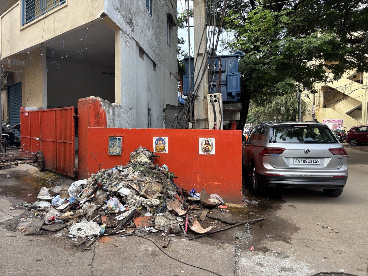murugesan999's tweet photo. Great thanks to ⁦@CommissionrGHMC⁩ ⁦@GHMCOnline⁩ ⁦cleared rubbish taken out from transformer yard after prolonged chasing from bottom to top.                           Also thanks to ⁦@seopsecbad⁩  Will give my next assignment shortly to both TGSPDCL and GHMC https://t.co/9OI2WXI1Ub