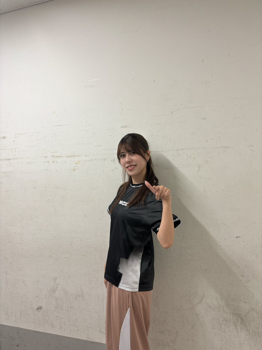 adasunkace's tweet photo. #AEイベント2025
 幕張公演第一部 筋肉MoMolution Muscle!!
レクチャーダンサーとして出演させていただきました💪
会場全体がほぼほぼエクササイズをしている光景はなかなか見れないしエクササイズをしながらでもコールを忘れないモノノフさんの熱量に圧倒されました🔥

 #ももクロ https://t.co/2zIHvRSWh4