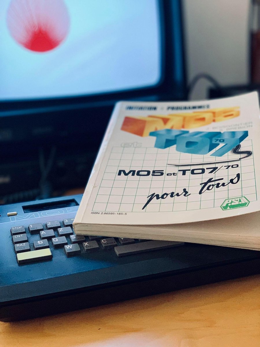 turk182es's tweet image. La bonne époque des livres et des lignes de codes 😍
Bon dimanche les amis !

#Retroblog #Retro #Retrogaming #Oldies #vintage @Thomson_FRA #MO5 #Jeuxvideo #Videogames #RetroComputers