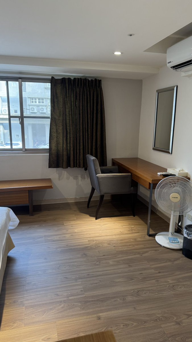 到台南了
這次雖然沒有升等成四人房
但還是被升等成大房間🤣🤣
原本四點才能入住的也讓我提早一點點
看來以後來台南可能都來住這了
感覺那個窗戶可以做點壞事🤣🤣
#友愛閤睏漫旅