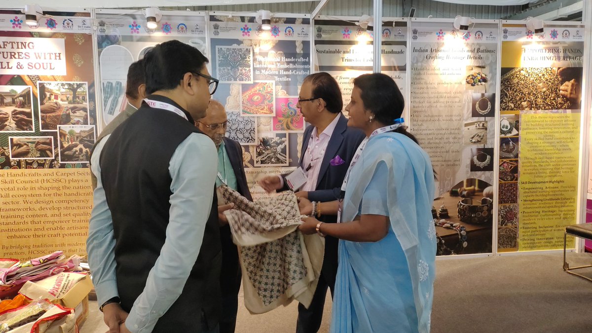 HCSSC_INDIA's tweet photo. HCSSC participated in the Lace & Trims Show at Helipad Exhibition Ground, Gandhinagar. Shri Arpan Shah, VP GGMA along with Shri Rakesh Kumar, Director General EPCH and Shri K.L. Ramesh, Chairman HCSSC visited the stall.  Artisans and Exhibitors from pan India participated in the event.
#MoSkillsAndEnterpreneurship #KushalBharatViksitBharat #SkillIndia