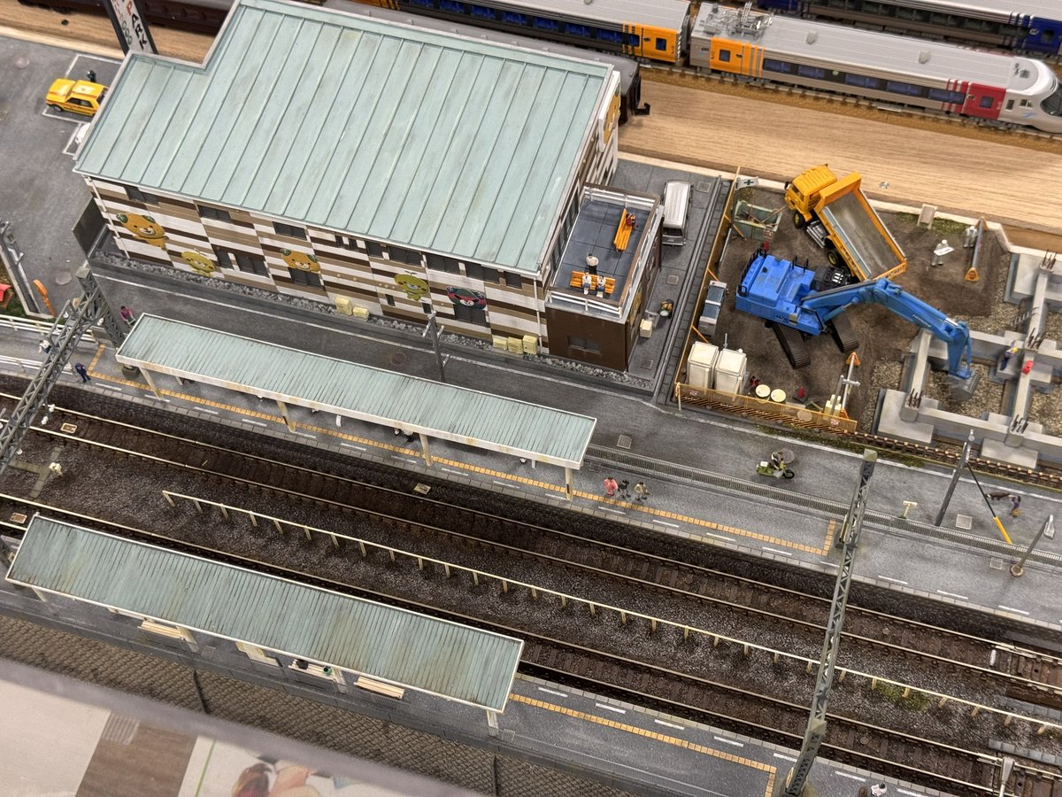 本日の目的地
菊間町民会館で行われている、東予モデラーズサークルさんの模型展示会を今年も見学
作品を眺めながらモデラーの皆さんと談笑していたら、あっという間に帰りの電車の時間に…
とある「課題教材」を頂戴したので、自分なりに創意工夫してみたいと思います❗️