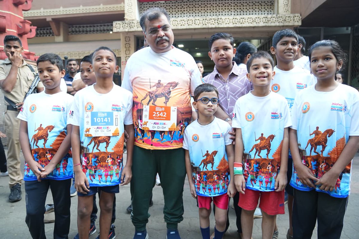 What an incredible morning at the Dombivli Friendship Run! Loved how everyone bonded — strangers becoming buddies mid-run. My legs are noodles now, but every stride was worth it!
#DFR2025
#DombivalikarMarathonRun