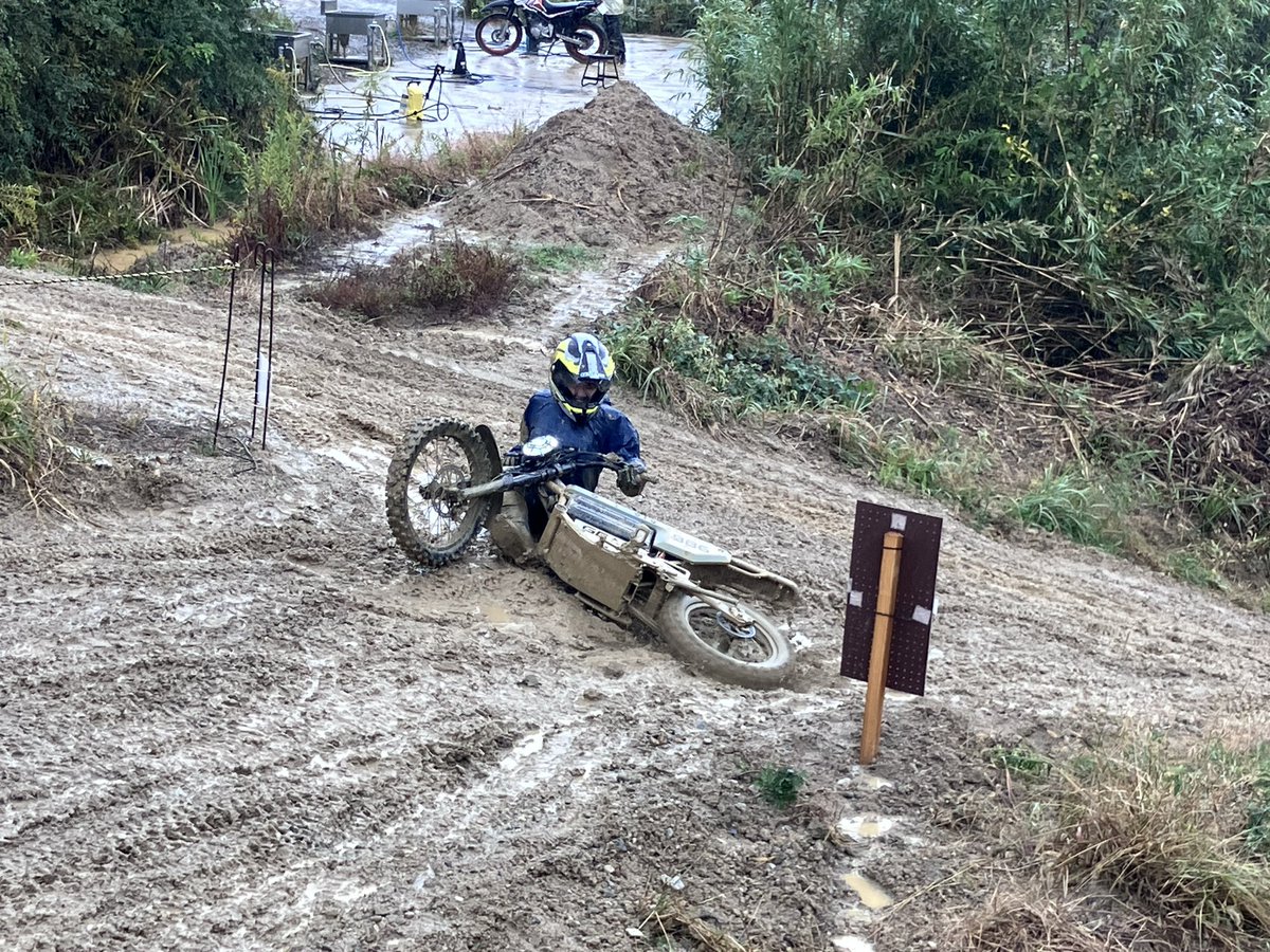 Dirtbikeplus's tweet image. オフロード3回目にして初マディー💦
ドキドキ、ワクワクで楽しまれてましたねー🤗

@SaoSao0709 
#オフライパ
#GEN3
#ゲンさん