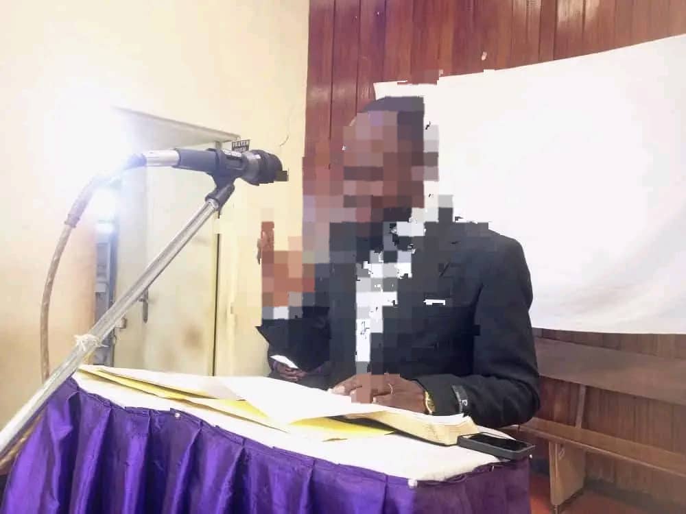 According to reliable sources, Pastor Njoh  Desmond was shots to death by members of #Cameroon Defense Forces on 08/11/2025 at Ndu sub division,Ndonga Mantung division,  North West region
#EndAnglophoneCrisis 
<a href="/CRTV_web/">CRTVweb</a> 
<a href="/joDionNgute/">PM - Dion Ngute - CMR</a> 
<a href="/UEauCameroun/">L'UE au Cameroun et pour la Guinée équatoriale</a> 
<a href="/USEmbYaounde/">U.S. Embassy Yaounde</a>
<a href="/CanadaCameroon/">Canada in Cameroon</a>