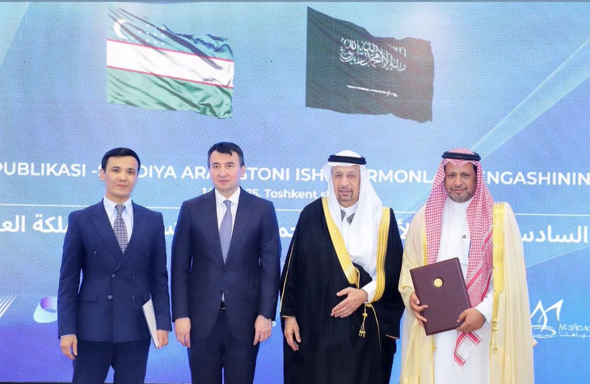 AlwataniyaSA's tweet photo. بحضور معالي وزير الاستثمار م. خالد الفالح ونائب رئيس وزراء أوزبكستان جمشيد خوجاييف، وقّع رئيس مجلس إدارة مجموعة الشركة الوطنية أ. مشعل بن عويسان السبيعي اتفاقية تعاون في قطاع الحج والعمرة، لتقديم كافة الخدمات اللوجستية لضيوف الرحمن. https://t.co/TqTtRLA748