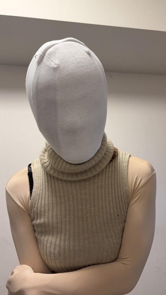 socks girl tweet media