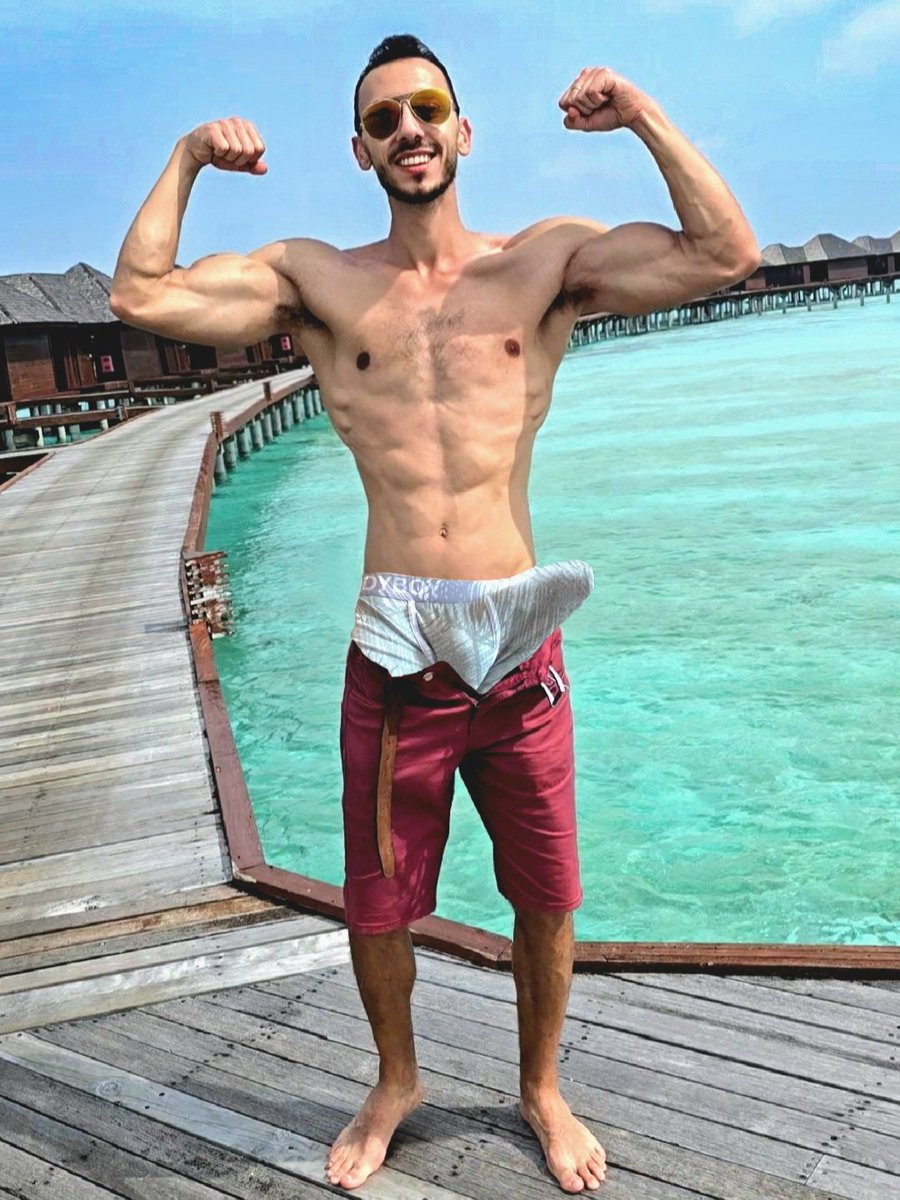 I reveal my... muscle 🍆