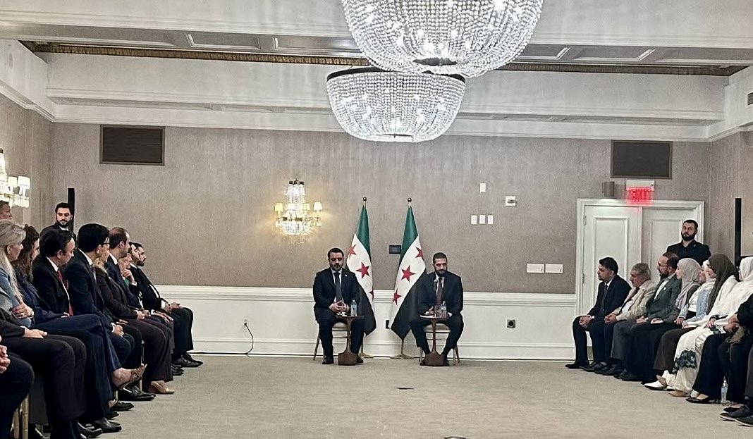 أعرب التحالف السوري الأميركي للسلام والازدهار (SAAPP) عن فخره بالمشاركة إلى جانب عددٍ من منظّمات الجالية السورية الأميركية في اللقاء الذي استهلّ من خلاله السيّد الرئيس أحمد الشرع والسيّد وزير الخارجية أسعد الشيباني زيارتهما التاريخية إلى العاصمة واشنطن مساء أمس.

وقد شكّل اللقاء