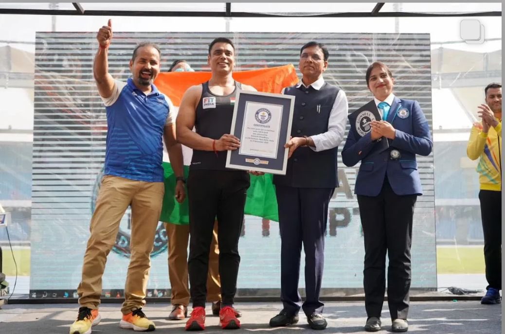DrJaideepArya's tweet photo. 🇮🇳 India Creates History at Jawaharlal Nehru Stadium!

🏆 #RohtashChoudhary sets a #GuinnessWorldRecord —
💪 847 push-ups with 27.700 kg weight, breaking the previous record of 820 push-ups with 27.2 kg!

🎖️ Dedicated to #OperationSINDOOR and the valour of the Indian Army 💂‍♂️

Honoured by Hon’ble Sports Minister Dr. Mansukh Mandaviya @mansukhmandviya
under #FitIndia & #KheloIndia