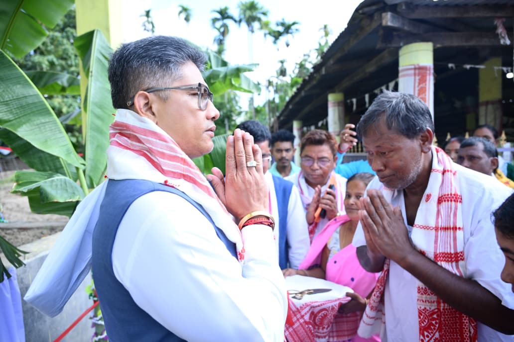 Pijush_hazarika's tweet image. The Ranga Mancha was a long-felt need for the people of Baghara to celebrate their rich traditions. Honoured to inaugurate it at the Baghara Kristi Vikash Kendra. This will provide a platform for many social and cultural activities.

Also offered prayers at the Baghara Majgaon…