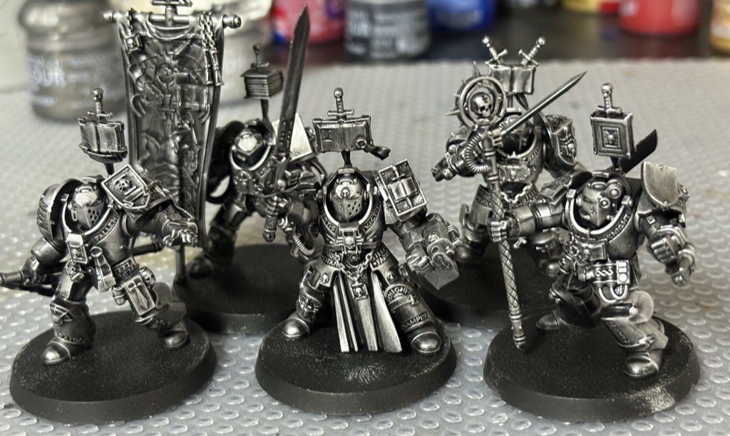 rudy_tablegame's tweet image. 仕上げはストームホストシルバー。
なんだけどいつもよりだいぶ明るくなった？
（2枚目は普段のやつ）

ほんのり青みも残ってていいかんじ。
下地が違うと、同じ色でもこんなに変わるのね。