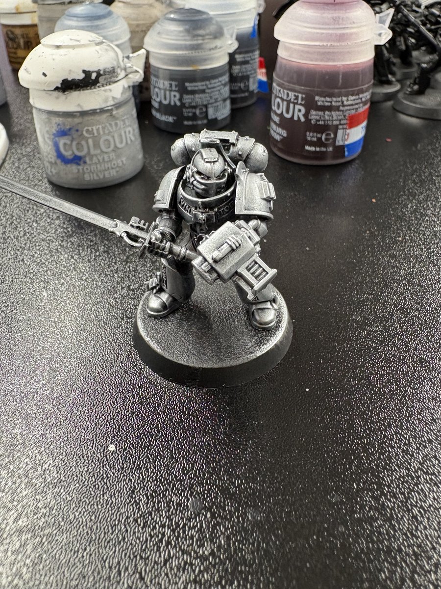 rudy_tablegame's tweet image. 仕上げはストームホストシルバー。
なんだけどいつもよりだいぶ明るくなった？
（2枚目は普段のやつ）

ほんのり青みも残ってていいかんじ。
下地が違うと、同じ色でもこんなに変わるのね。