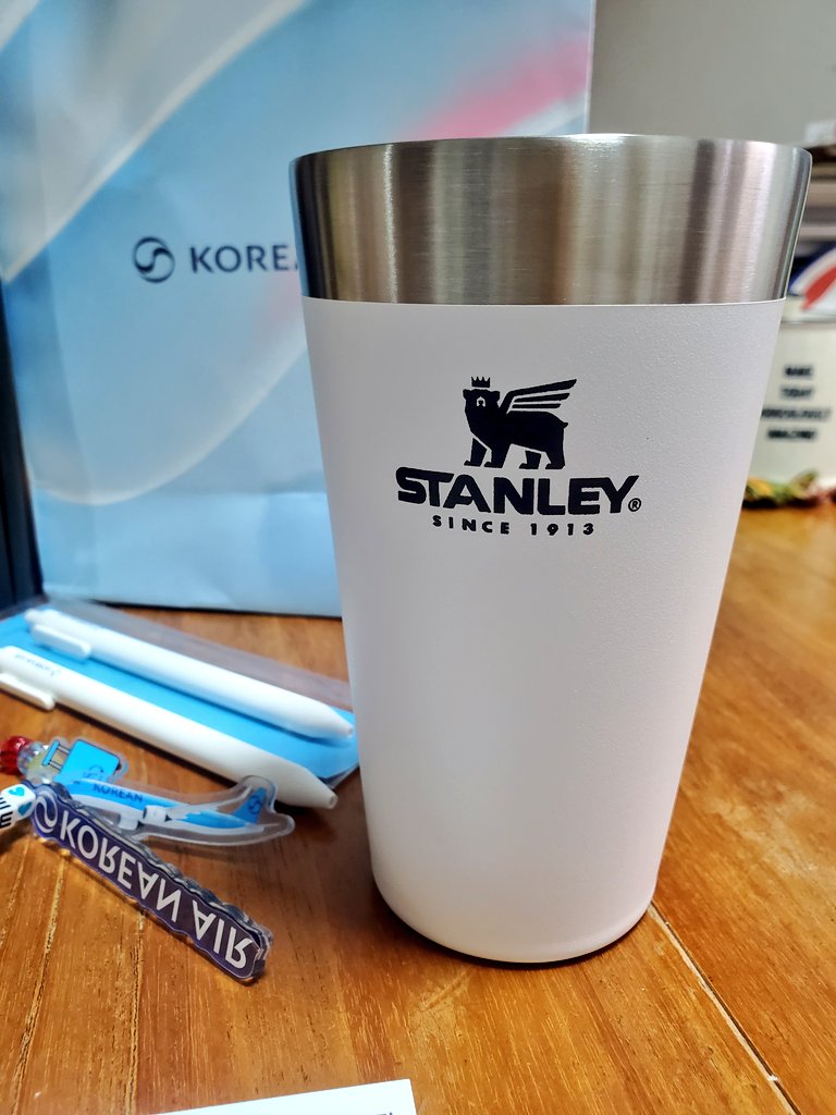 raspberrymocha_'s tweet image. 先週から深刻に風邪っぴきで、
美容投稿できず…無念😇
復活したらコスメオタクプロフ
を作りたい今日この頃🧸💄💋✨

フォロバはせっせとしていてお迎え完了💐
この後も引き続きよろしくお願いします！
見つけてくださった皆さま大感謝💖

↓ご招待でいただいたSTANLEYが
可愛すぎ🧸👑✈️韓国行きたい