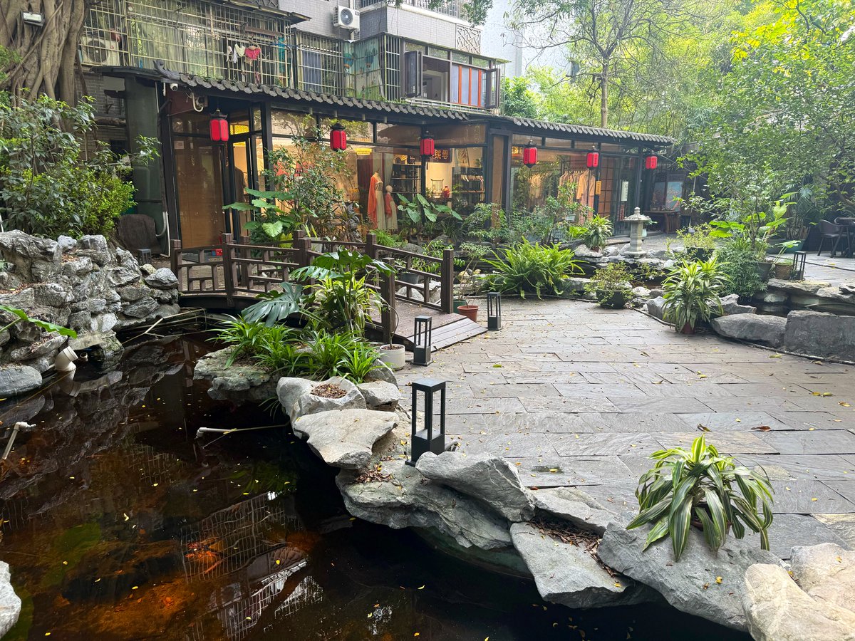 VVFGV's tweet image. 25000步步行耐久进度（17261/25000）

感觉今天就是在西关到处钻，结果到哪都觉得是小时候没来过的地方（