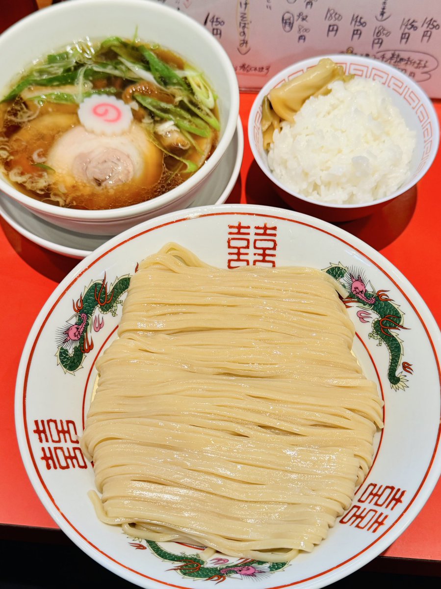 guruyabo10's tweet photo. 2025-279
カドヤ食堂総本店

『つけそば』
＋めし(ザーサイ付)

香り豊かな"春よ恋"新麦つけそば🍜
いつ見てもこのビジュアルは感動もの💯
カドヤ食堂しか味わえない極上の自家製麺
香り、喉越し、食感、唯一無二の味わい🥰
つけ汁とのハーモニーも抜群に美味しくて
黒豚焼豚とめしを頬張るのが最高😍 https://t.co/4oxosXqDrX
