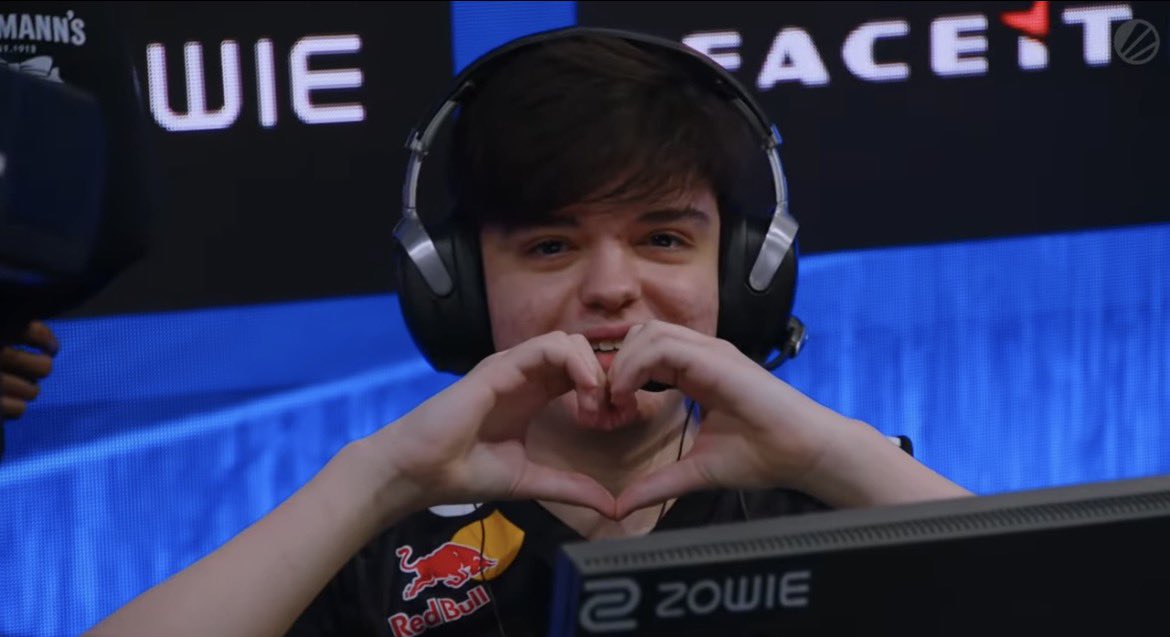 superlua_7's tweet image. Que criança FANTÁSTICA é molodoy