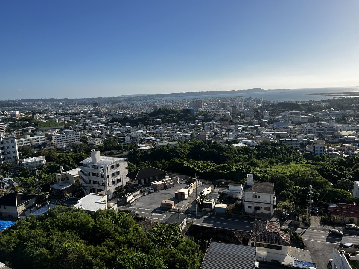 KENICHIROIWAO's tweet photo. 沖縄出張から戻りました。
この度、沖縄県沖縄市でONGROUPのプロデュース店舗がオープンします。
まずは「放課後等デイサービス」からスタートし、ゆくゆくは全世代の福祉施設を創ります。
沖縄ならではの美しい文化と人の温もりを融合し、ここから新しい恩の循環を広げていきます。
念願だった沖縄への事業展開!
これからも頑張ります!!
#ONGROUP #恩グループ #オングループ #沖縄 #放課後等デイサービス #福祉事業 #地域創生 #恩循環 #GraceCirculation