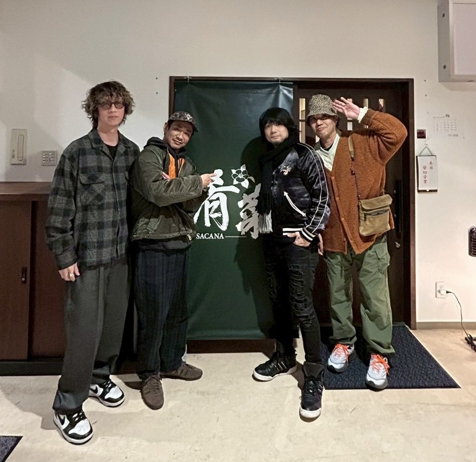 oy_keane's tweet photo. Nothing’s Carved In Stone のみなさん、ご来店ありがとうございます！
リベンジライブもありがとうございました！

サインまでいただきまして！
そのサインをよく見てみると「2015」😅

また大船渡にお越しいただく機会がありましたら、是非リベンジサインお願いしたいと思います笑

#ナッシングス https://t.co/SOwLZyMmbE