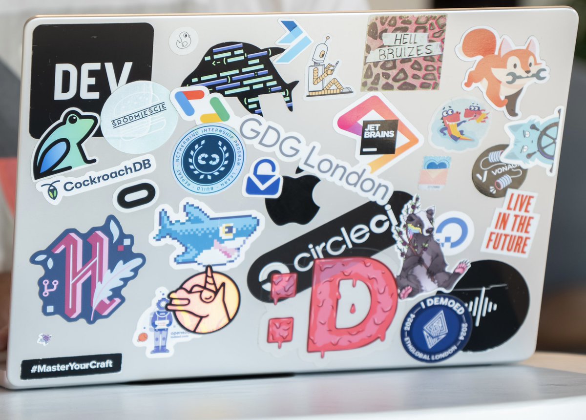 nur_daulet_'s tweet image. I challenge u to show me better laptop sticker cover than this.