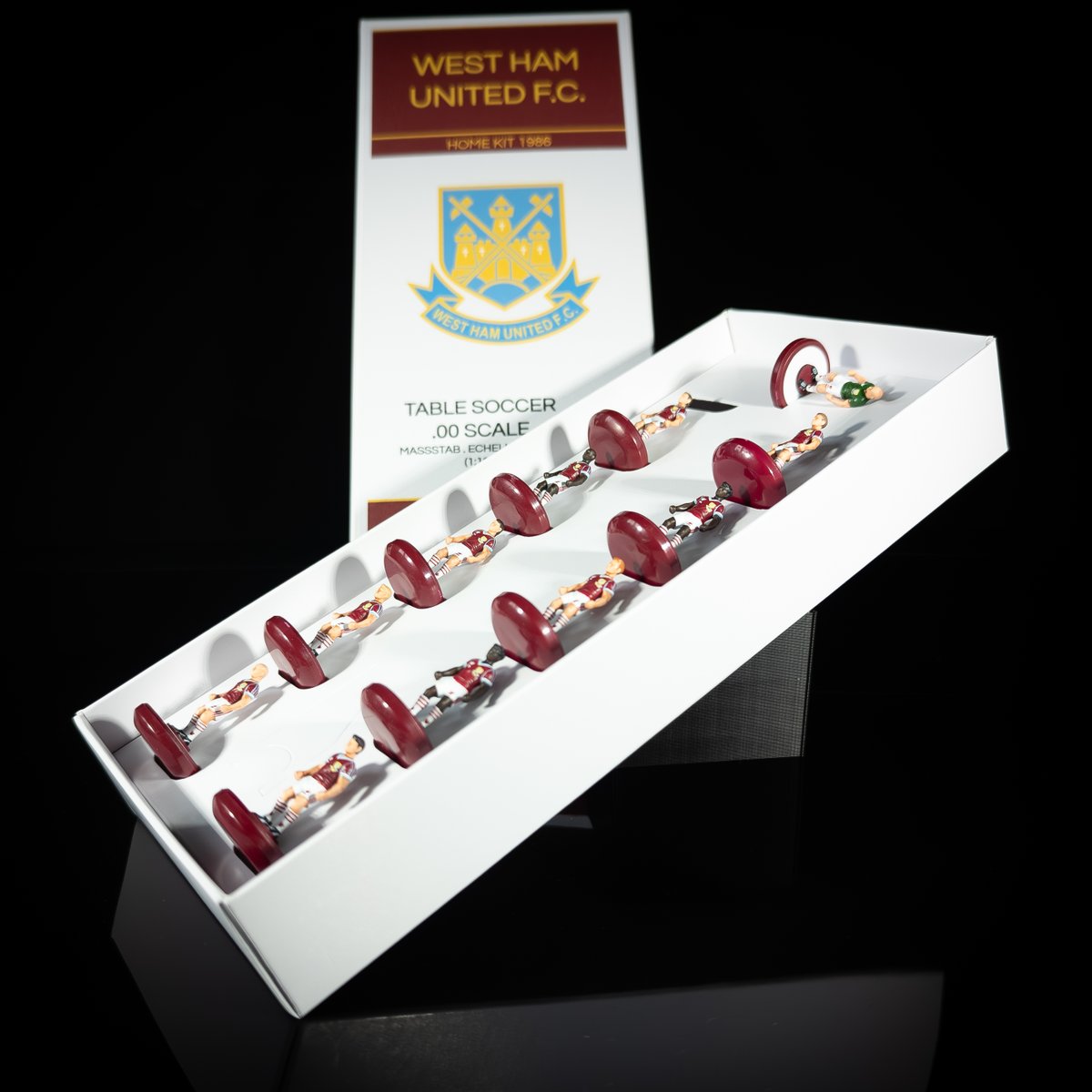 subbuteo_paints's tweet image. West Ham 86/87 — in and around the custom box art.

Every team deserves a home, and this one’s wrapped in claret and blue nostalgia.

#Subbuteo #WestHam #WHUFC #miniaturepainting #AdidasFootball #retrofootball