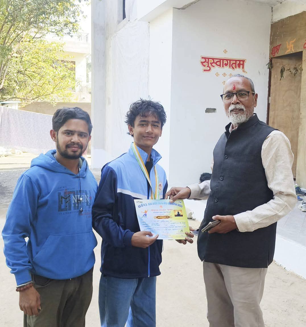 श्री दर्शित सिंह राणा को वात्सल्य स्कूल की ओर से 69 वीं मध्यप्रदेश राज्य स्तरीय शालेय योगासन प्रतियोगिता में भोपाल संभाग से संपूर्ण मध्य प्रदेश में तीसरा स्थान (कांस्य पदक ) जीतने पर मेडल पहनकर शुभकामनाएं दीं ।

<a href="/blsanthosh/">B L Santhosh</a> <a href="/MPVidhanSabha/">MP Vidhan Sabha</a>