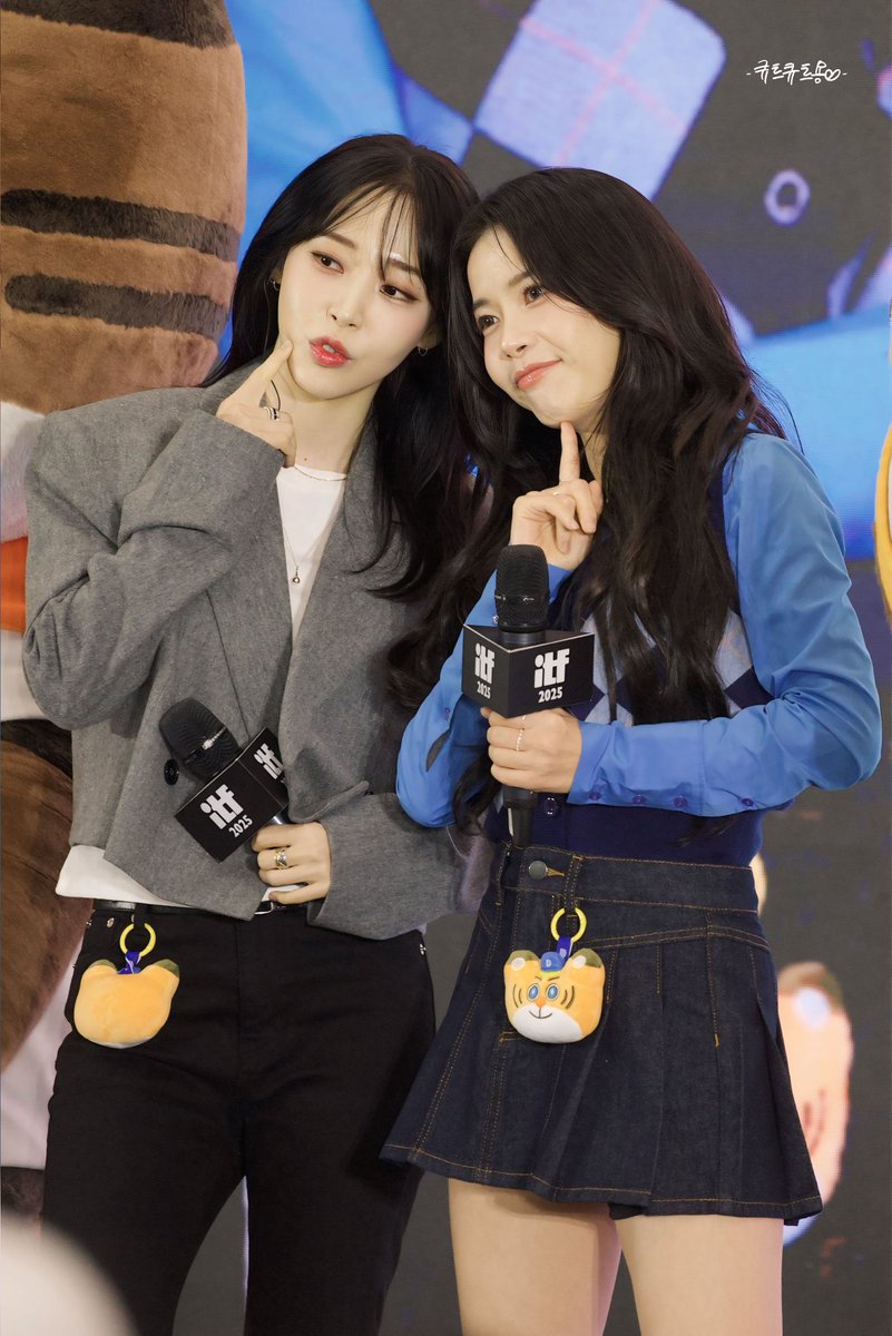 251109 마마무플러스 타이페이 DJB 이벤트
-
너무 예뻐ㅠㅡㅠ❤️❤️
-
#MAMAMOO #솔라 #SOLAR #頌樂 #김용선 #KIMYONGSUN #金容仙 #문별 #MOONBYUL #玟星 #文星伊 #MAMAMOOPLUS #마마무플러스