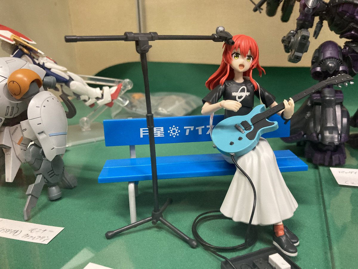 arieua_UQg6's tweet photo. オーカワ模型さんのところに路上ライブが https://t.co/Ma5gI7WUQy