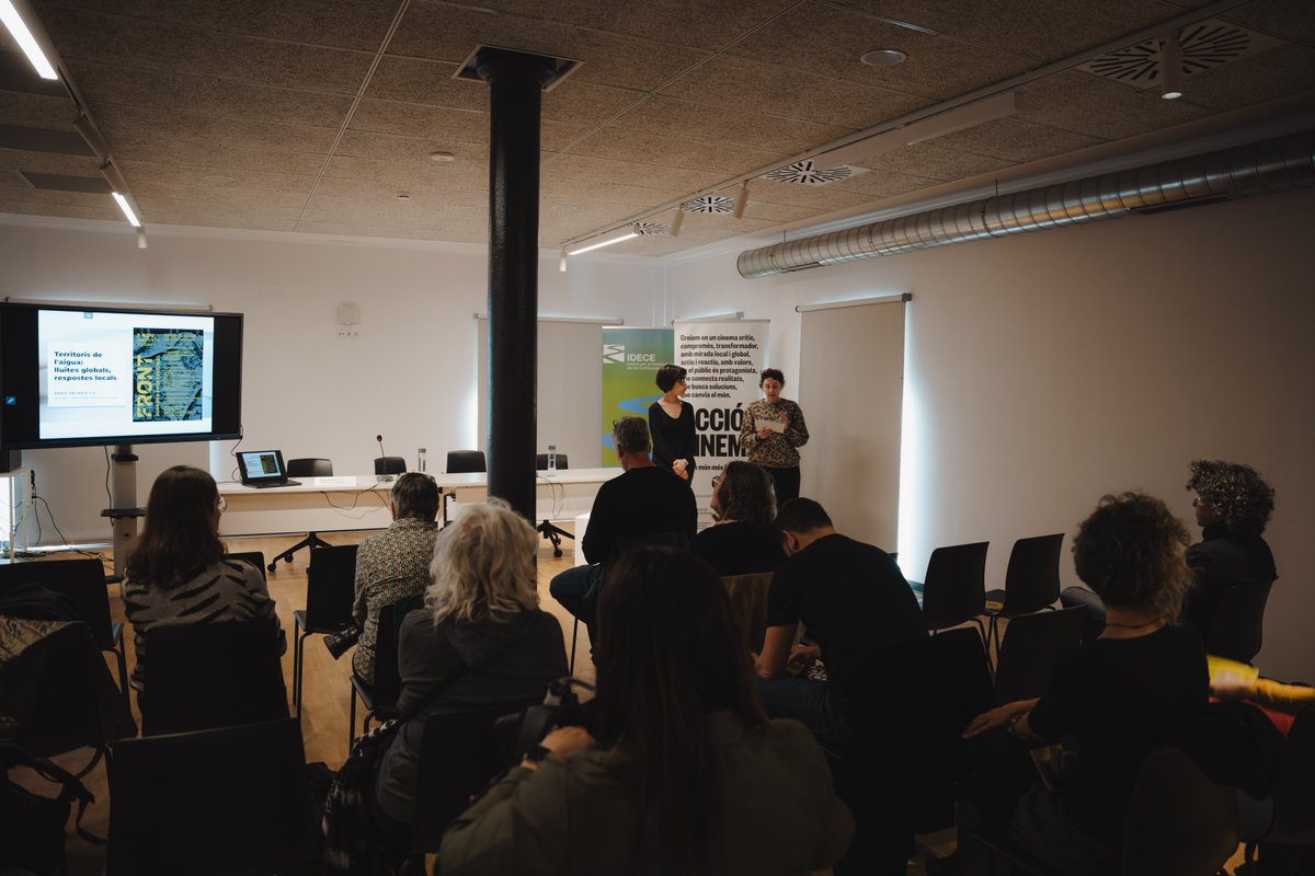 Mostra FRONT tweet media