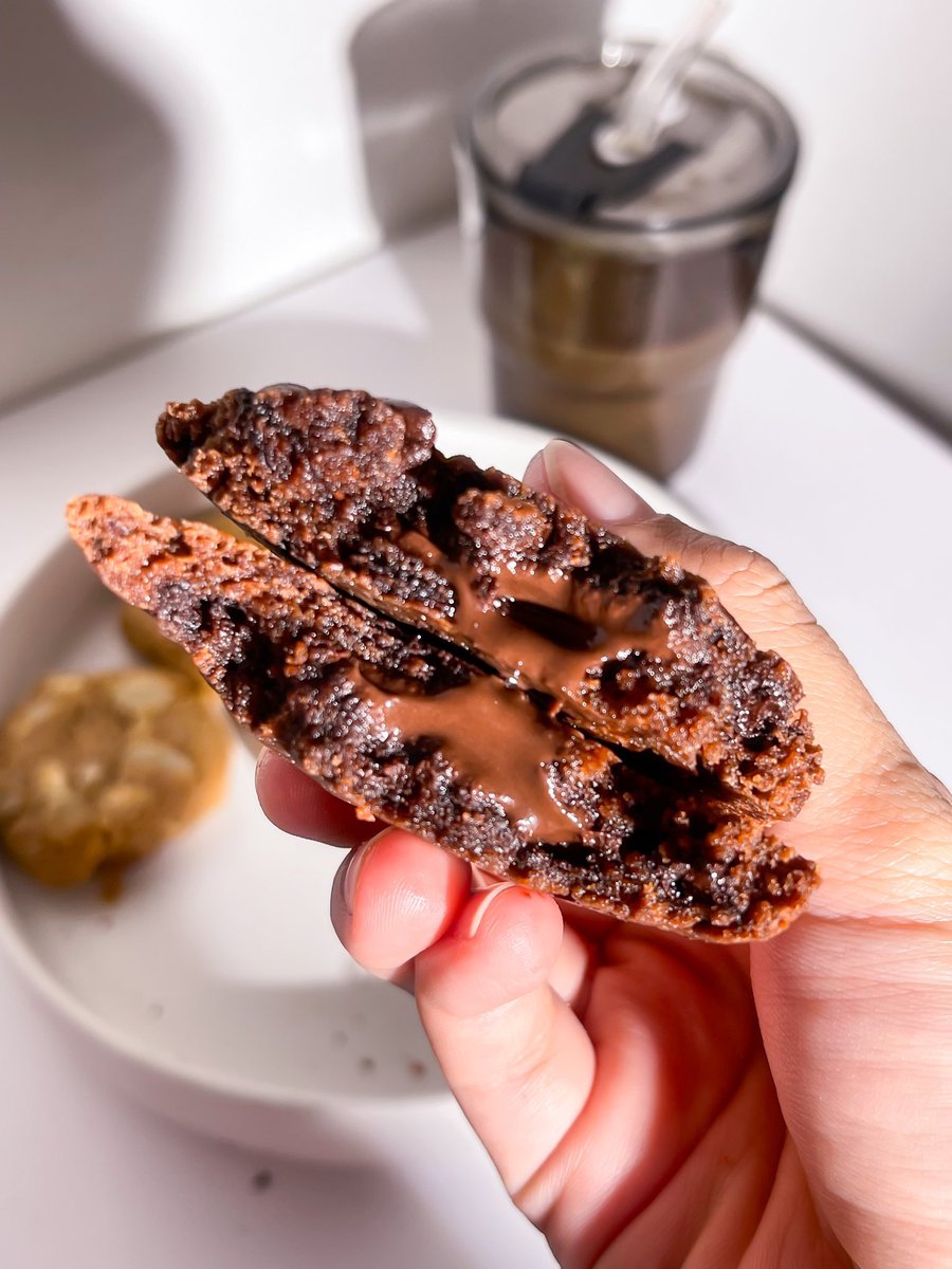 eatthread's tweet image. Kalau kamu tim coklat, wajib banget cobain ini. Rasanya tuh rich banget, bener-bener bikin comfort 😭🍫