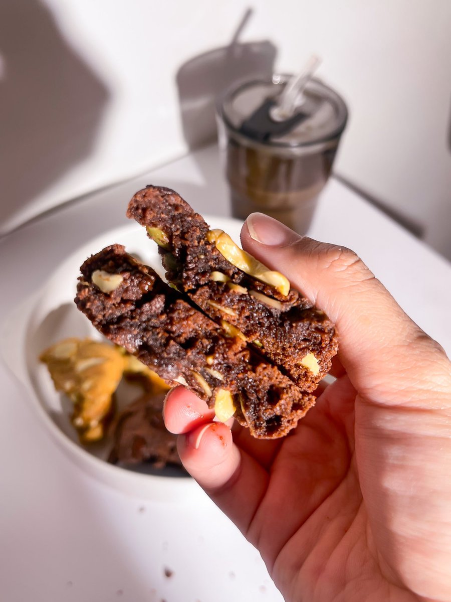 eatthread's tweet image. Kalau kamu tim coklat, wajib banget cobain ini. Rasanya tuh rich banget, bener-bener bikin comfort 😭🍫