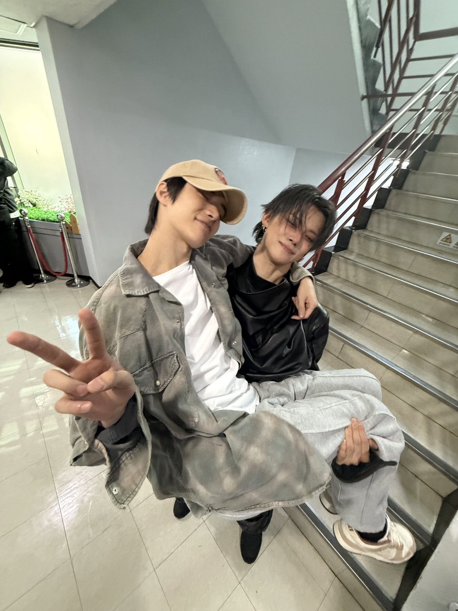 brnuum's tweet photo. 아……………………….. https://t.co/769pLfHkmI
