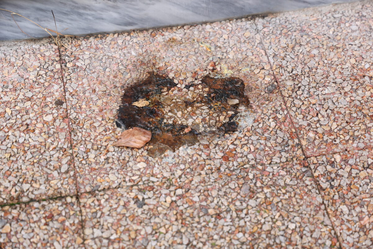 Έκρηξη από γκαζακι στην είσοδο της πολυκατοικίας όπου στεγάζεται η «Ομάδας Αλήθειας»...