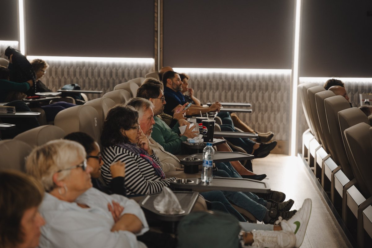 Mostra FRONT tweet media