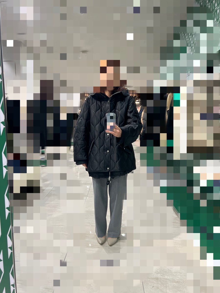 minyapooon's tweet image. マッカージュの店舗行ったら、まさかのMAIAあったんだけど、サイズがMサイズしかなくて大きすぎて泣く泣く購入見送った🥹🥹🥹XSかSが良さそうだった🥲
写真で見るとそうでもないけどとんでもなく大きかった🥹
#mackage #MAIA #マッカージュ